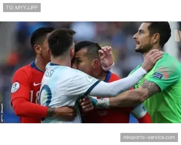 裁判手势在足球比赛中各类判罚的标准表达与含义解析